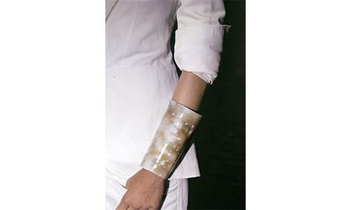 topylabrys Sculture da indossare bracciale fucci