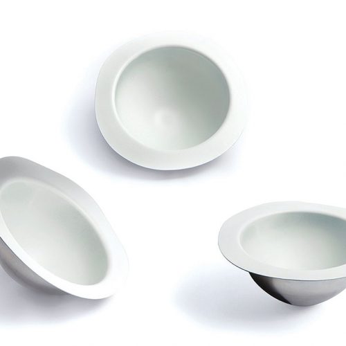 “Sono tazza di te” tazza basculante in ceramica all’insegna della instabilità